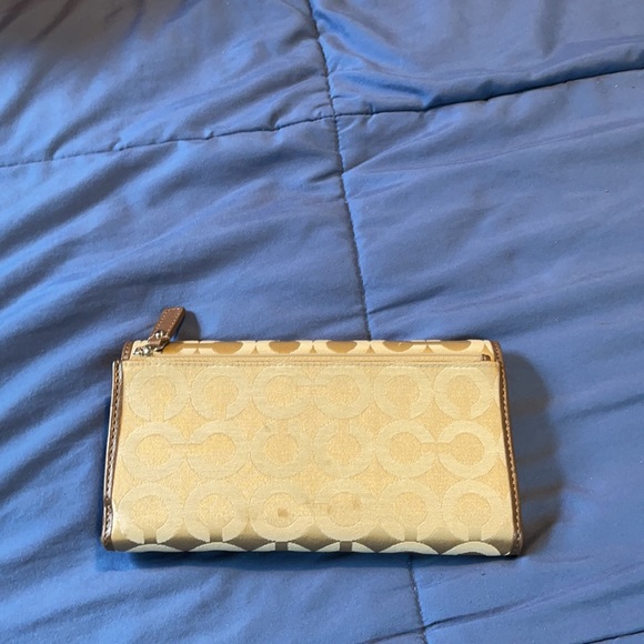 Coach wallet with c’s - Picture 4 of 4